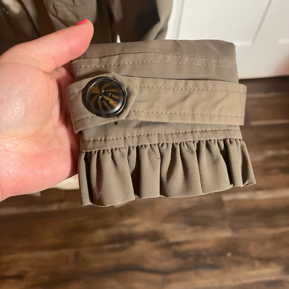 Super cute ladies coat size XL but runs smaller (may be a juniors size)